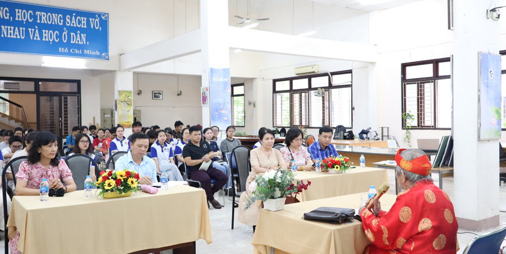 Nhà nghiên cứu Nguyễn Đình Tư - Người truyền cảm hứng yêu lịch sử và đạo học cho thế hệ trẻ dưới mái trường Văn hóa